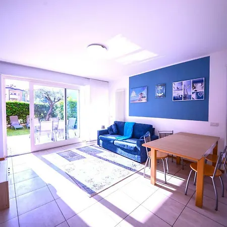 Lake & Pool Apartment