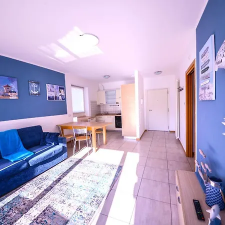 Lake & Pool Apartment